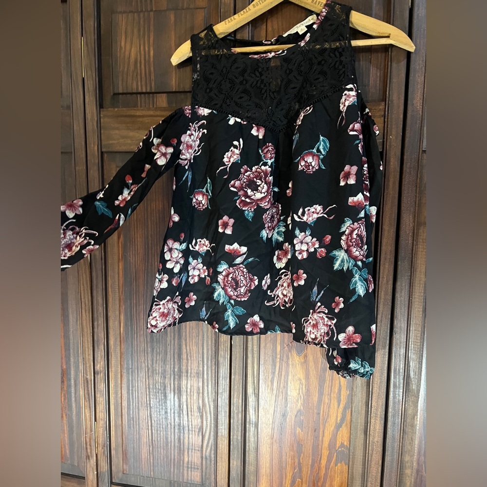 Rewind‎ Black and Pink Floral Blouse